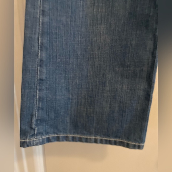 American Eagle Distressed Favorite Boyfriend Jean Medium Wash Size 6 - Picture 4 of 16